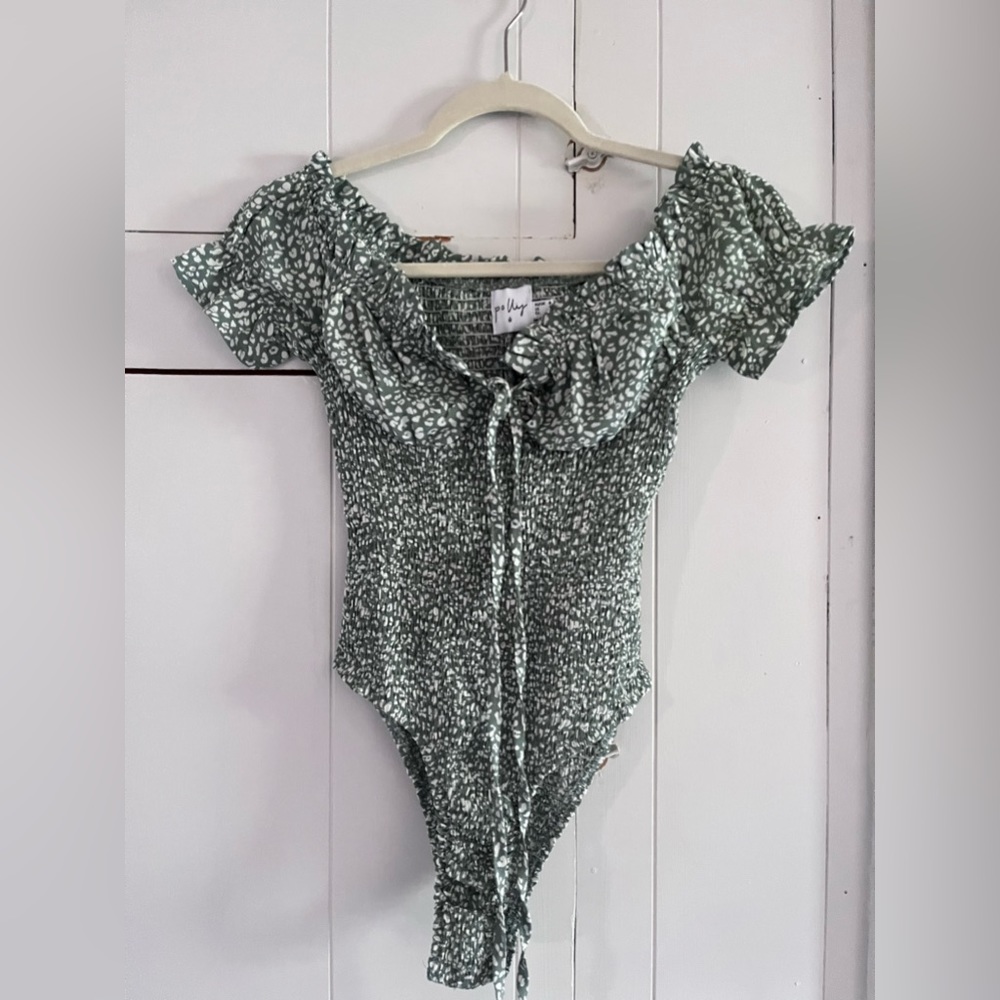 princess polly sage green floral bodysuit